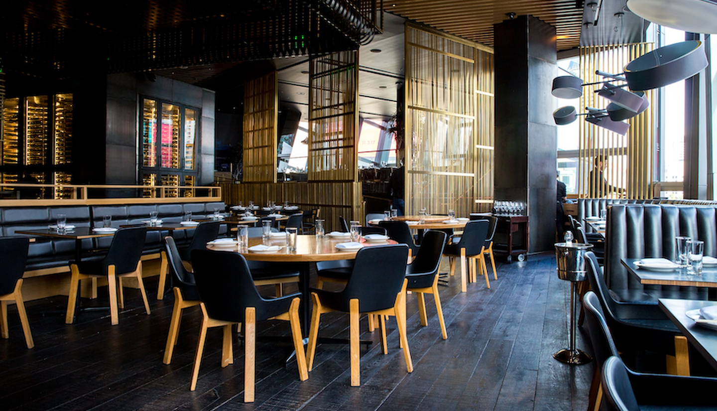 飲食店経営が難しいと言われる理由は？潰れない飲食店の経営戦略や施策を解説