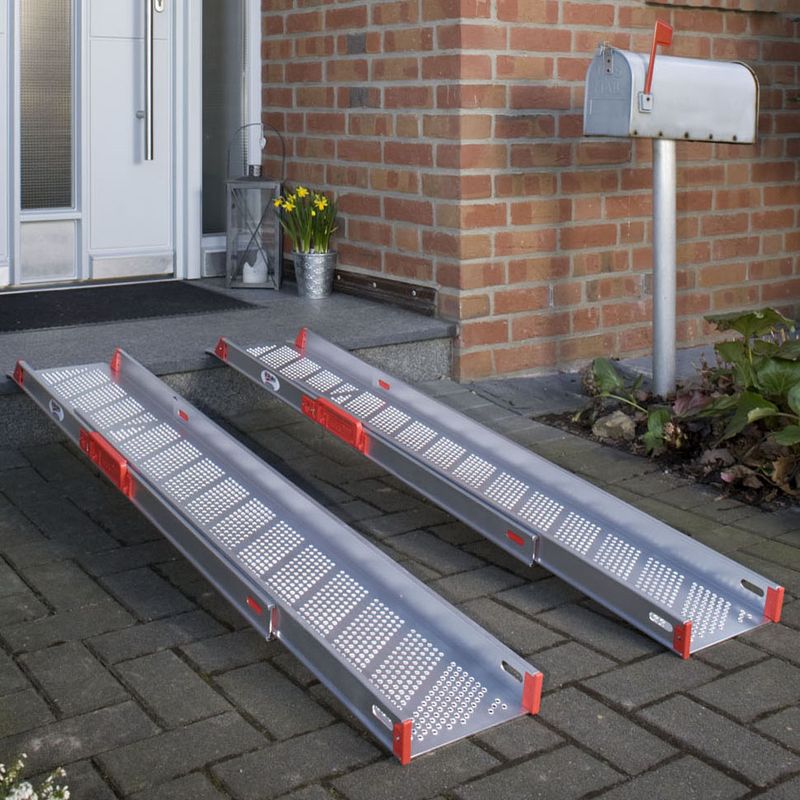Rampe Alu téléscopique 2x (1 paire)
L.: 1100-2000mm, poids max: 150/300 kg
hauteur d'obstacle max.: 120/400mm