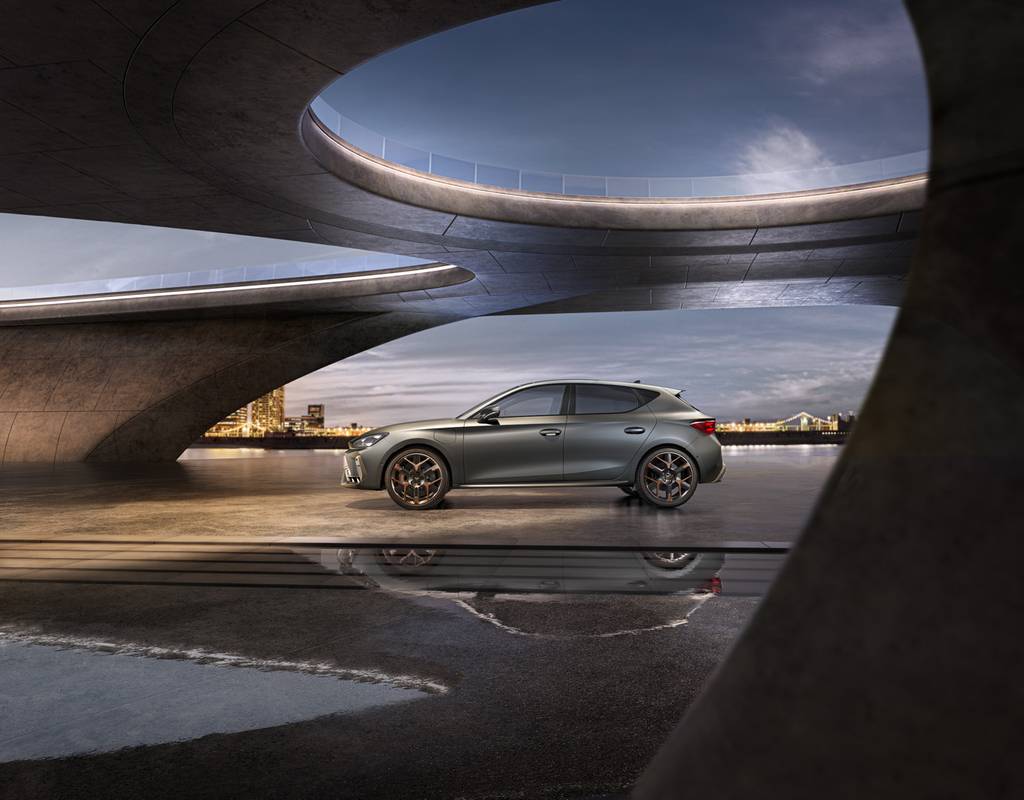 CUPRA_Leon_PA_Hero_Angle