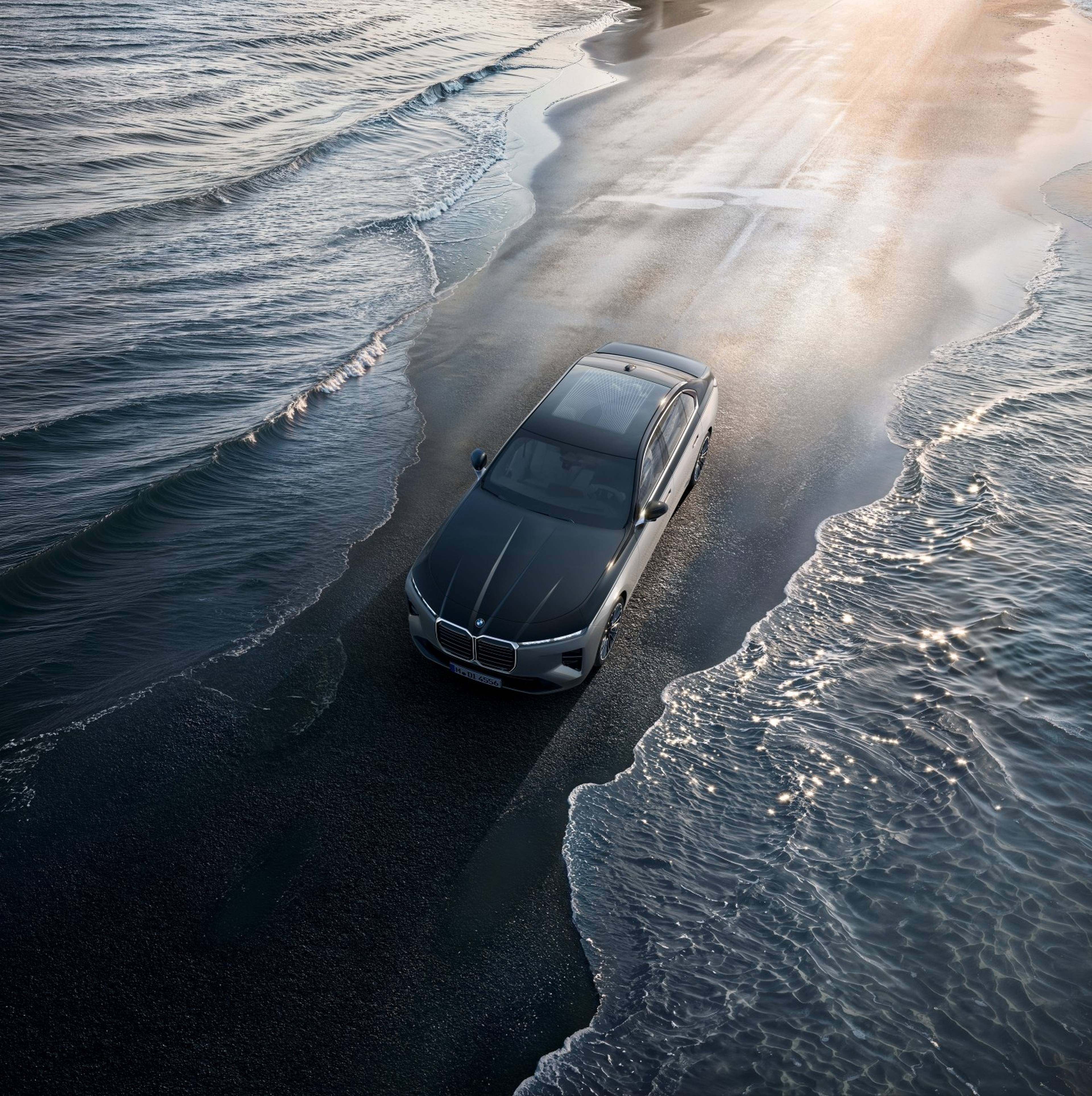 P90638677_lowRes_bmw-740-xdrive-04-20