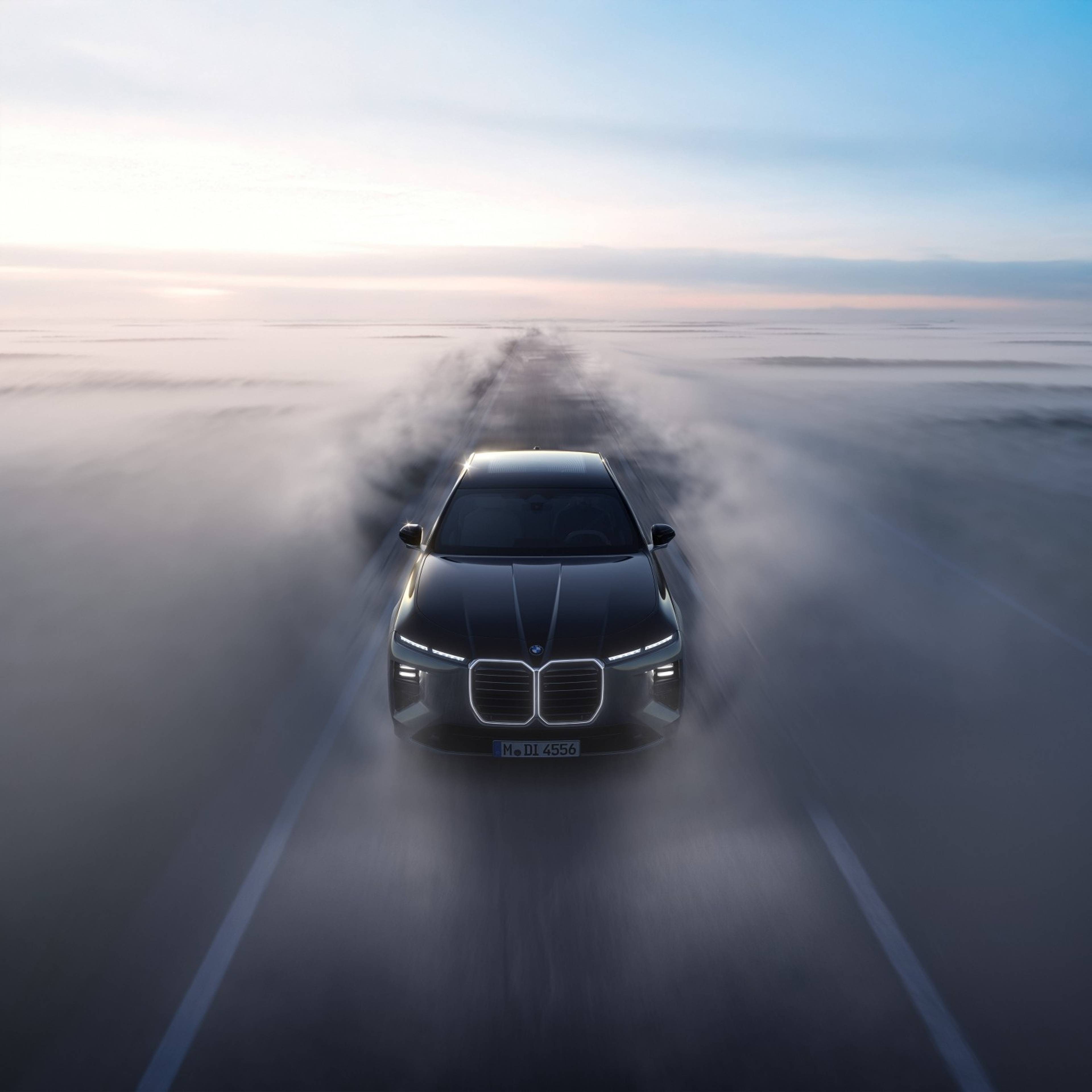 P90638676_lowRes_bmw-740-xdrive-04-20
