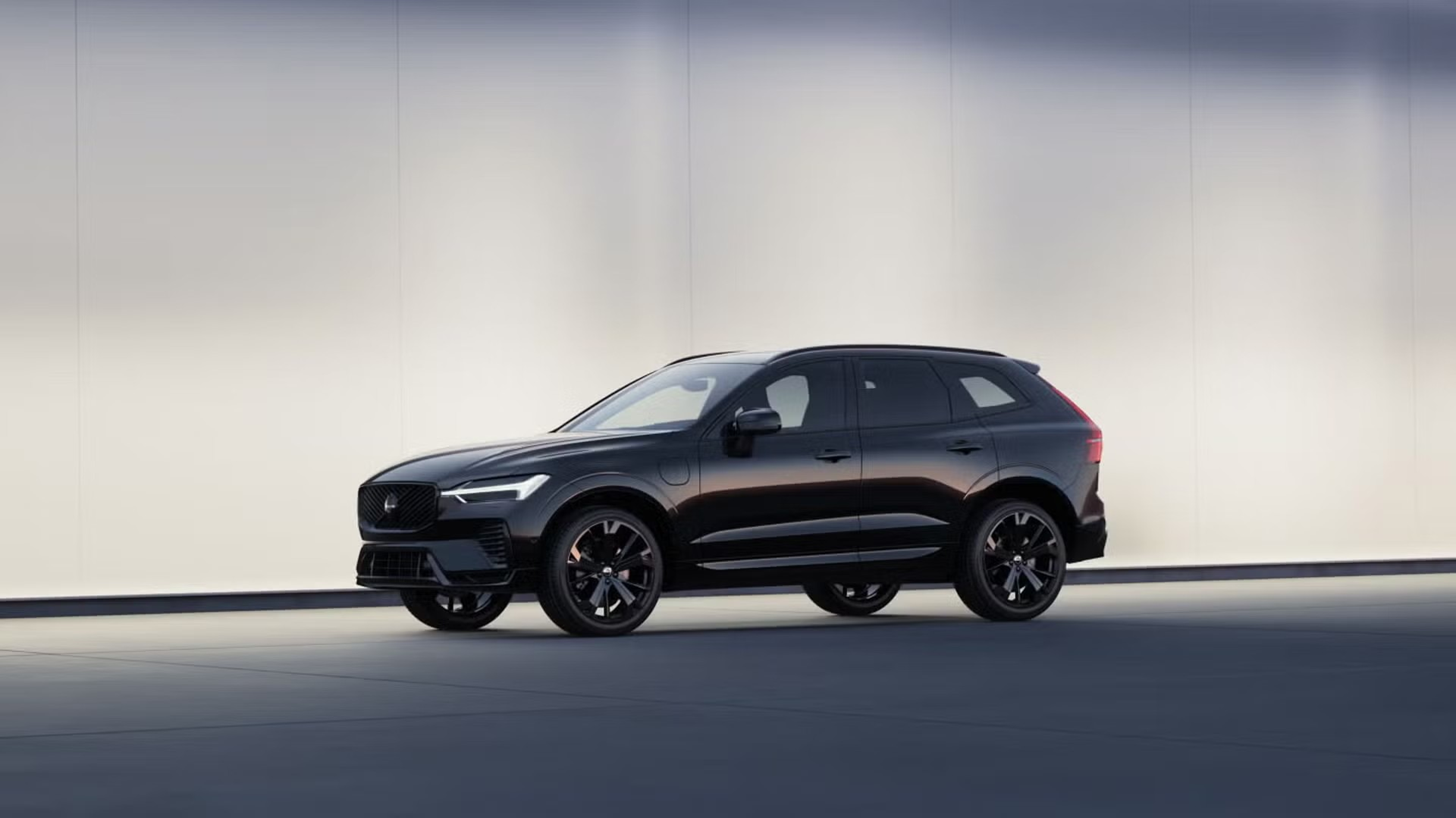 Volvo XC60 Black Edition 2025 phev
