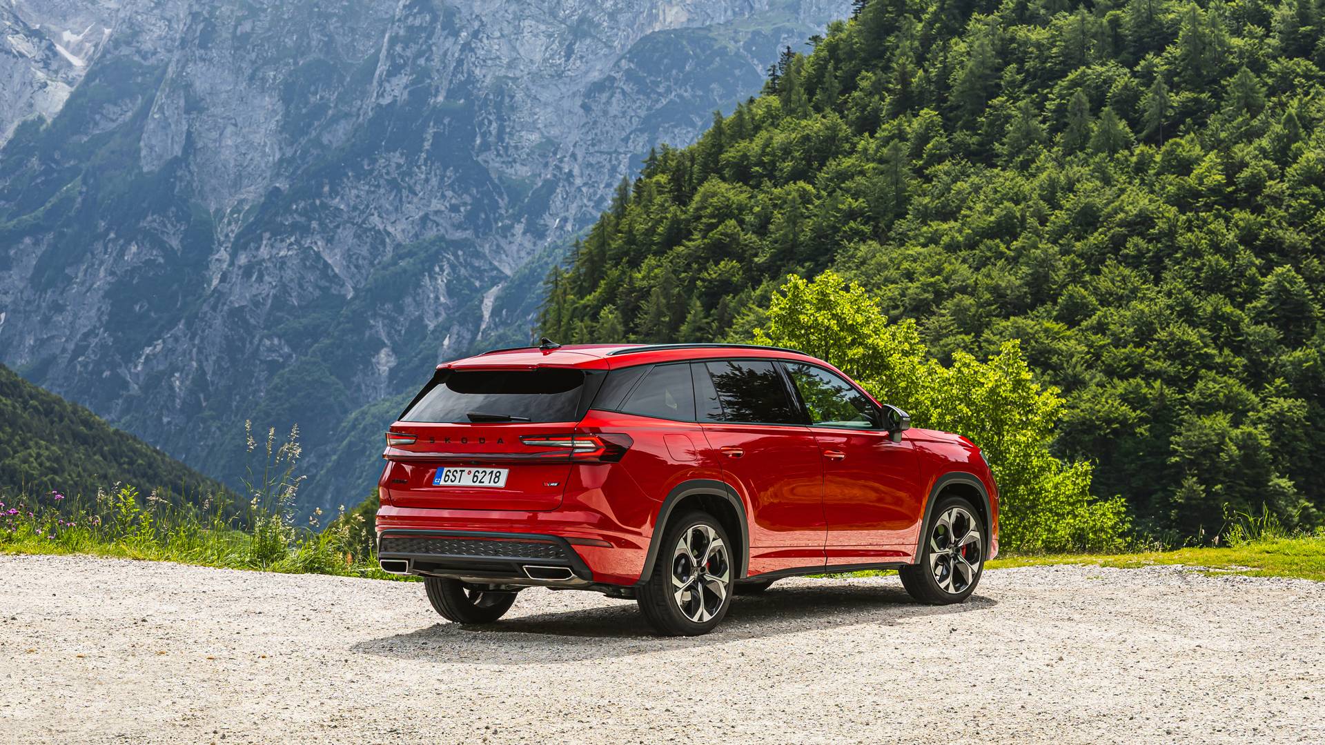 Kodiaq vRS in red against a mountain