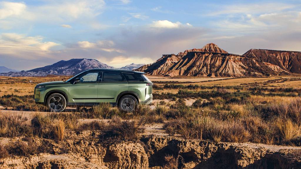 JAECOO 7 in a desert