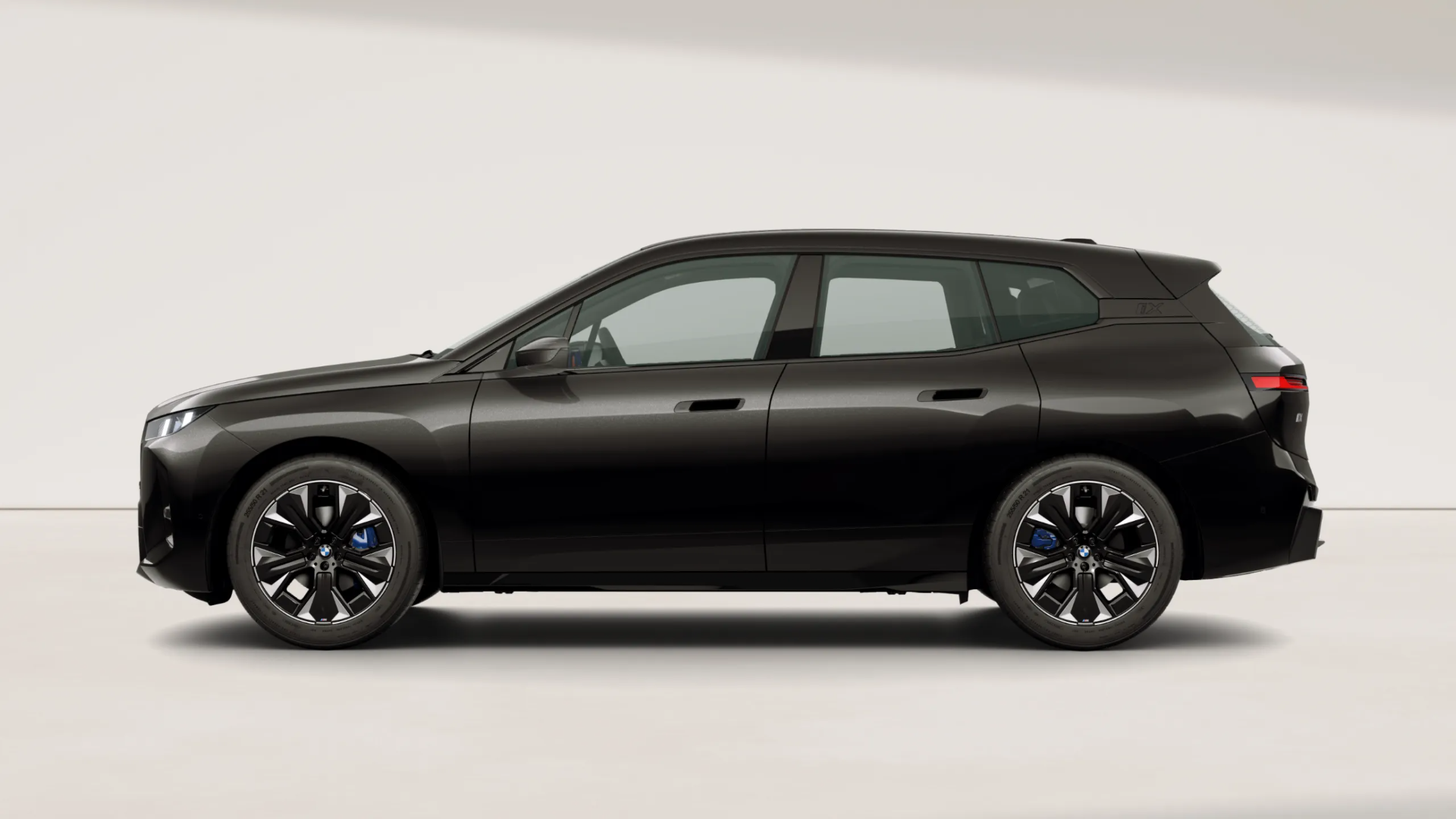 ix xdrive60 m sport side