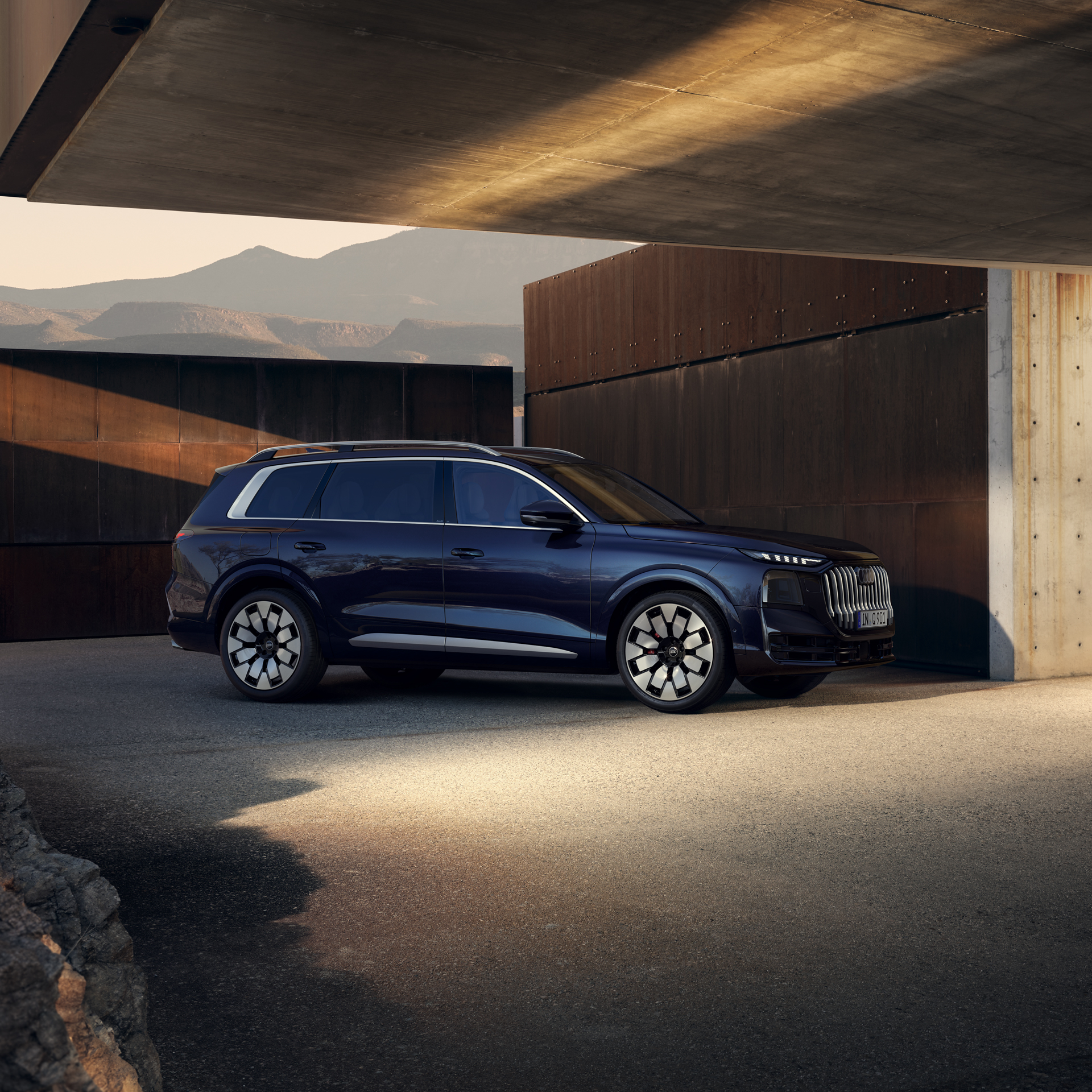 q9-exterior-1 Audi Q9 in blue, at sunset