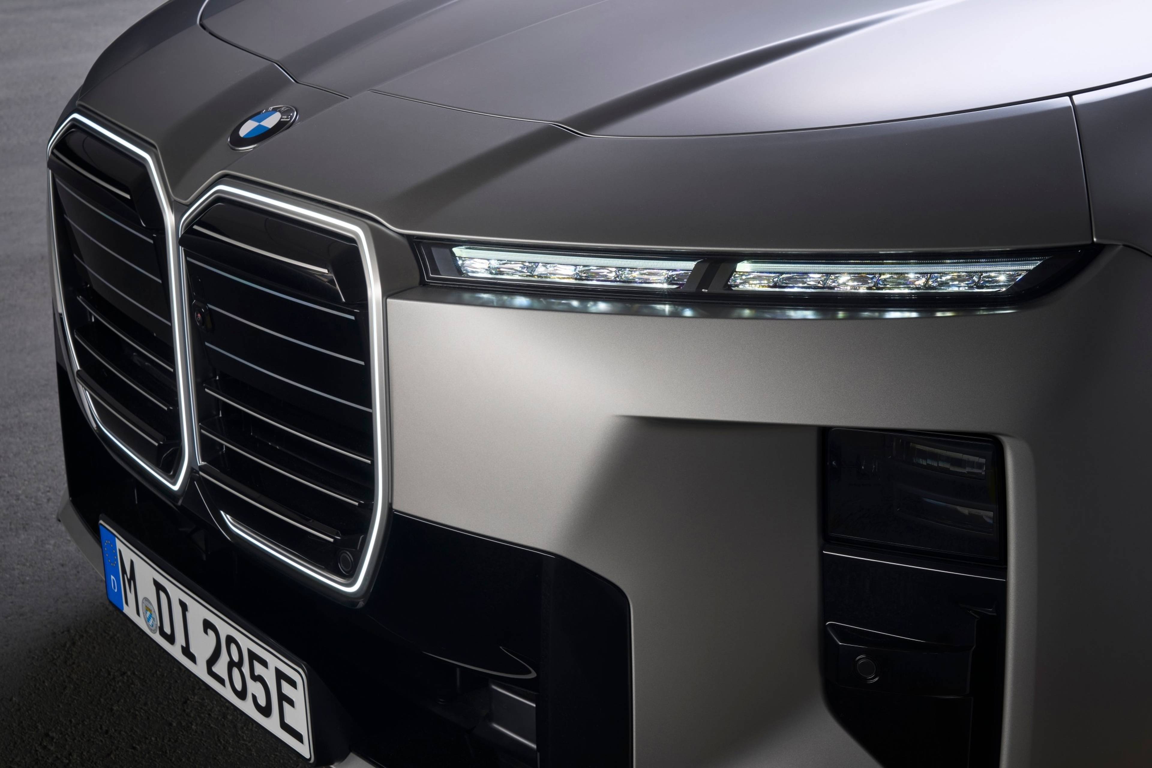 P90638676_lowRes_bmw-740-xdrive-04-20