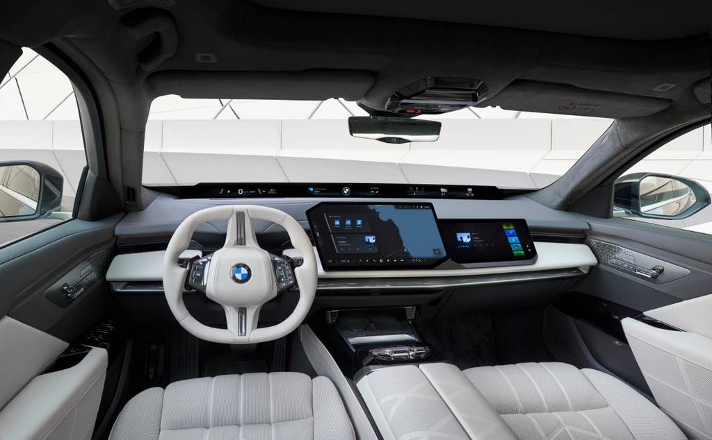 P90636121_lowRes_bmw-740-xdrive-04-20