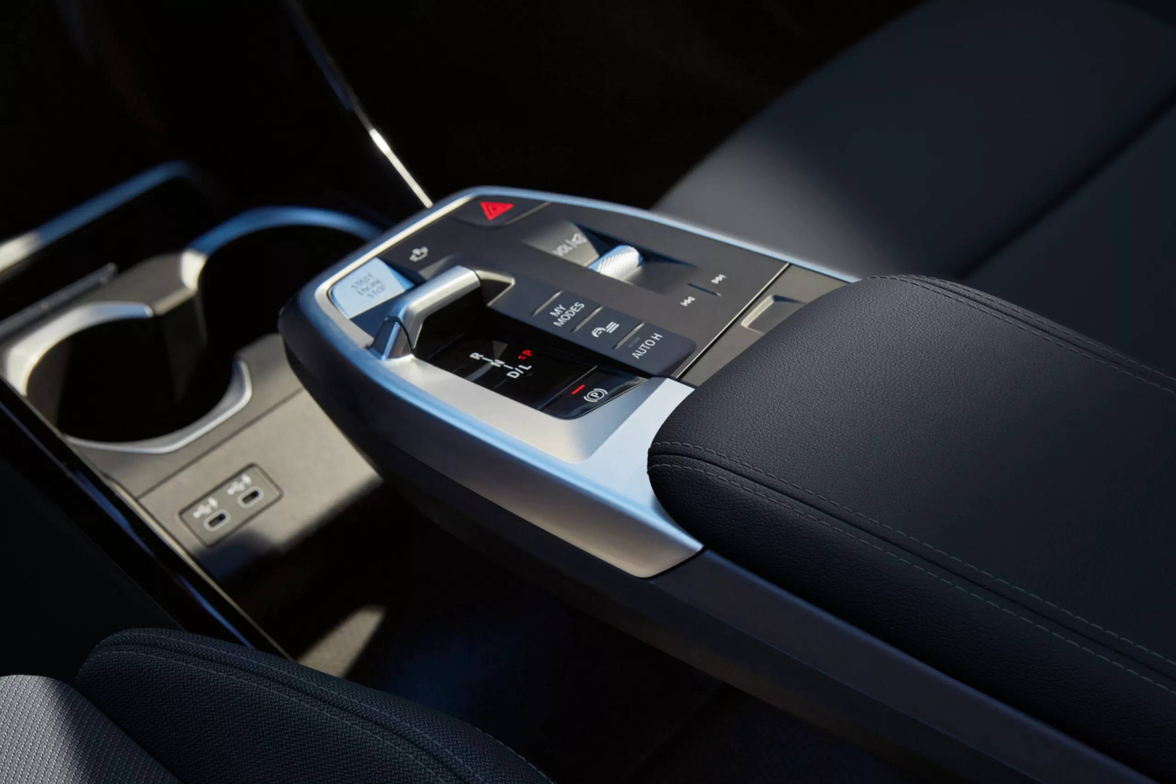 u11-ice_interior_centre-console_3to2