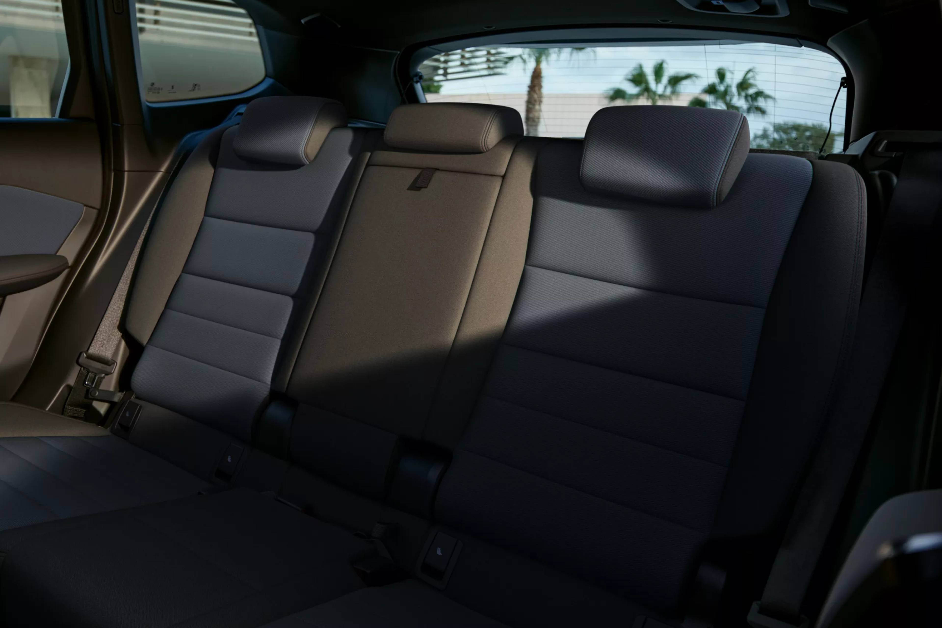 u11-ice_interior_rear-seats_3to2