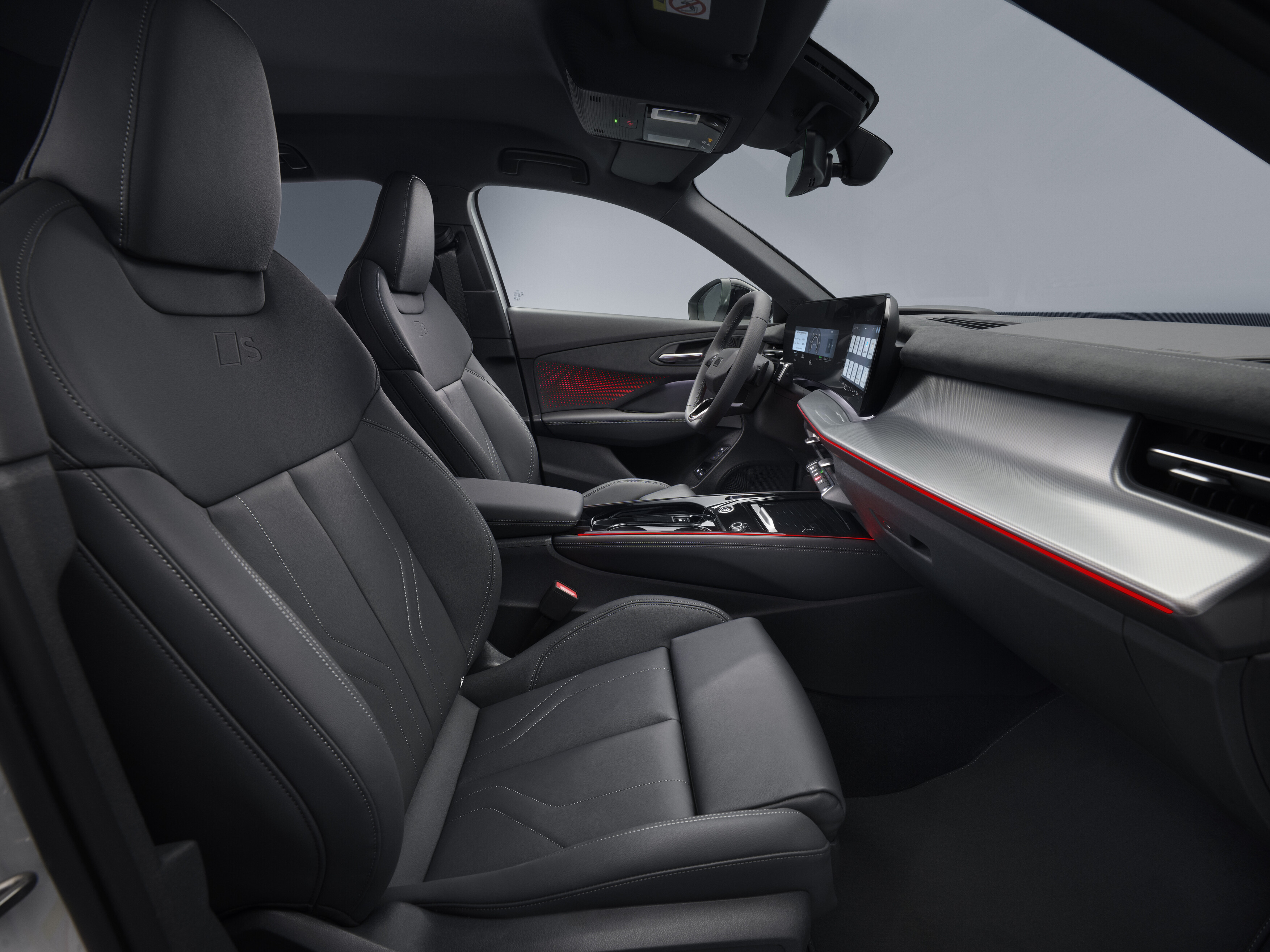 q3-sb-e-hybrid-interior-front-seats