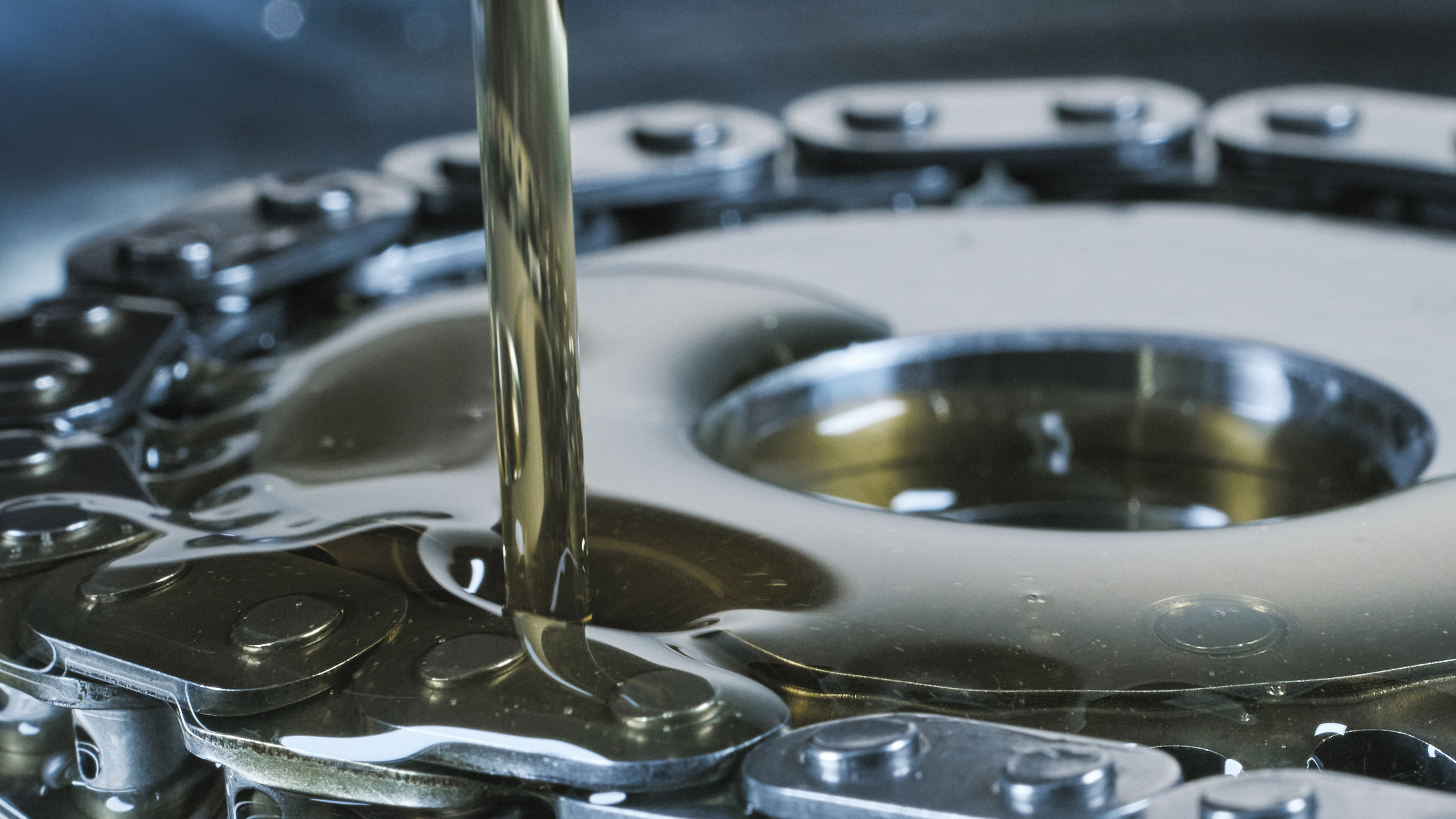 oil on defender chain