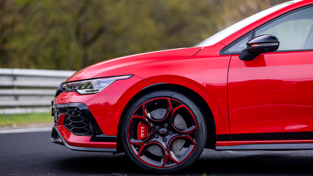 golf-gti-edition-50-side-view-duplex