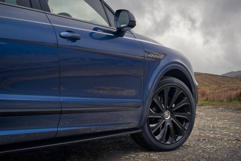 Bentayga EWB Mulliner - Light Sapphire - T66 BML - 4