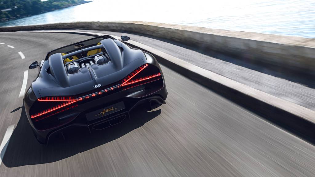01 BUGATTI_Roadster_launch-set_dynamic