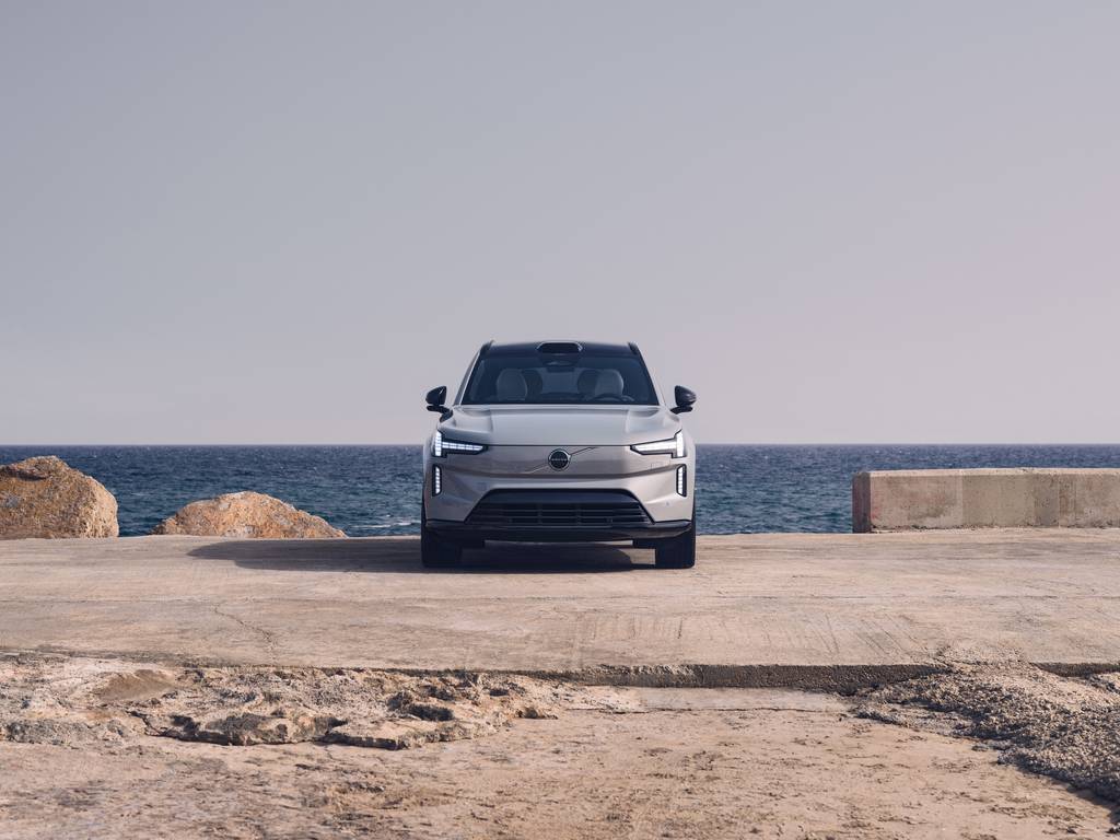 Volvo EX90 Electric SUV Cars 2025