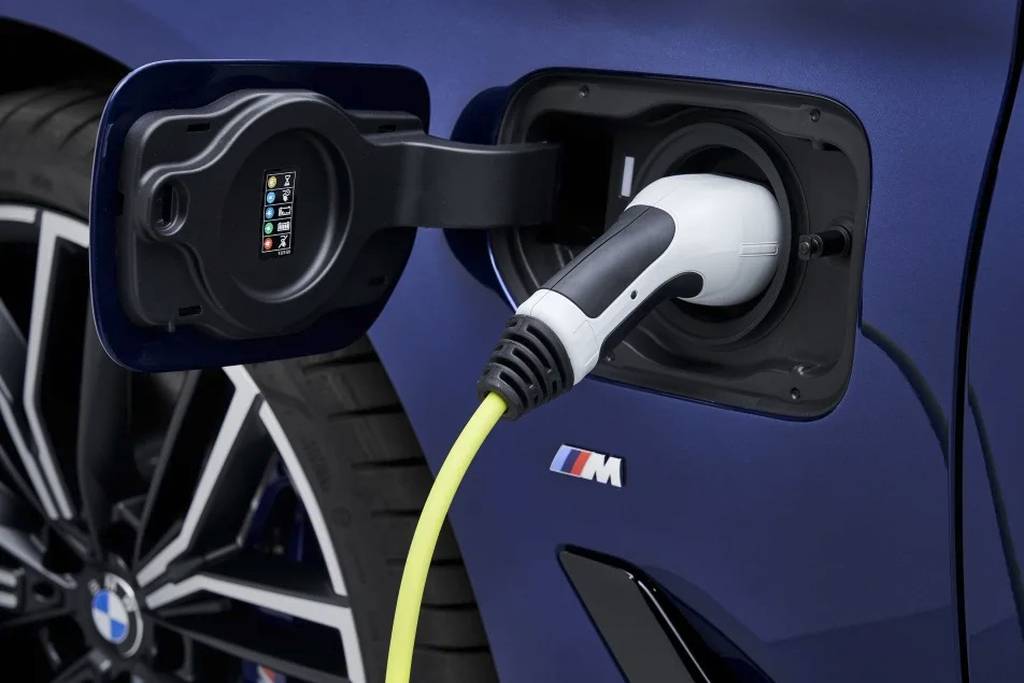 Bmw 530e store charging station