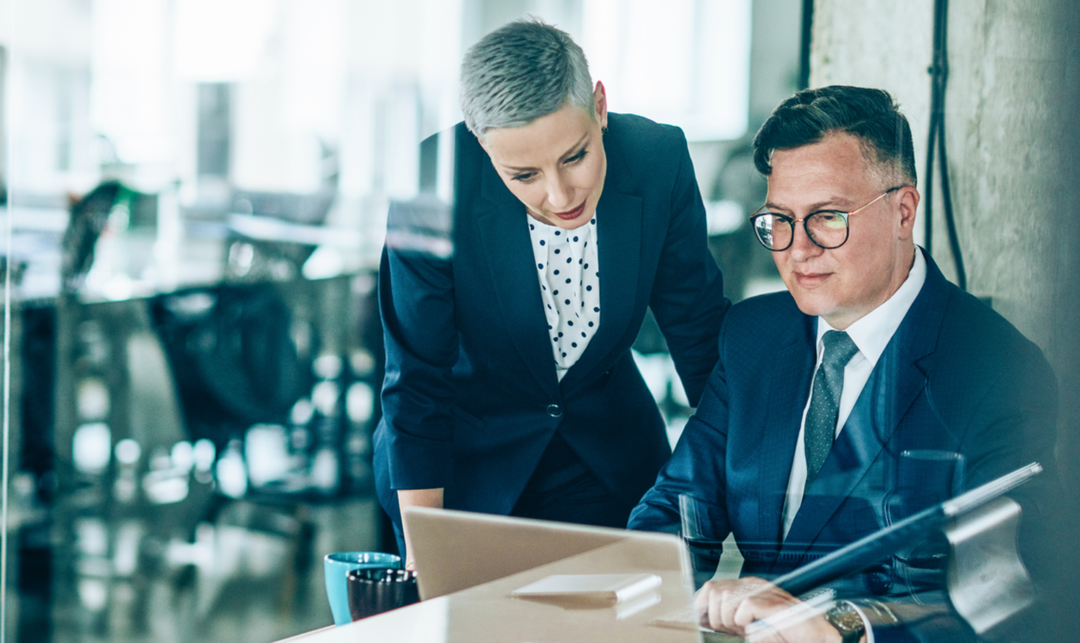 2 lawyers looking at a laptop