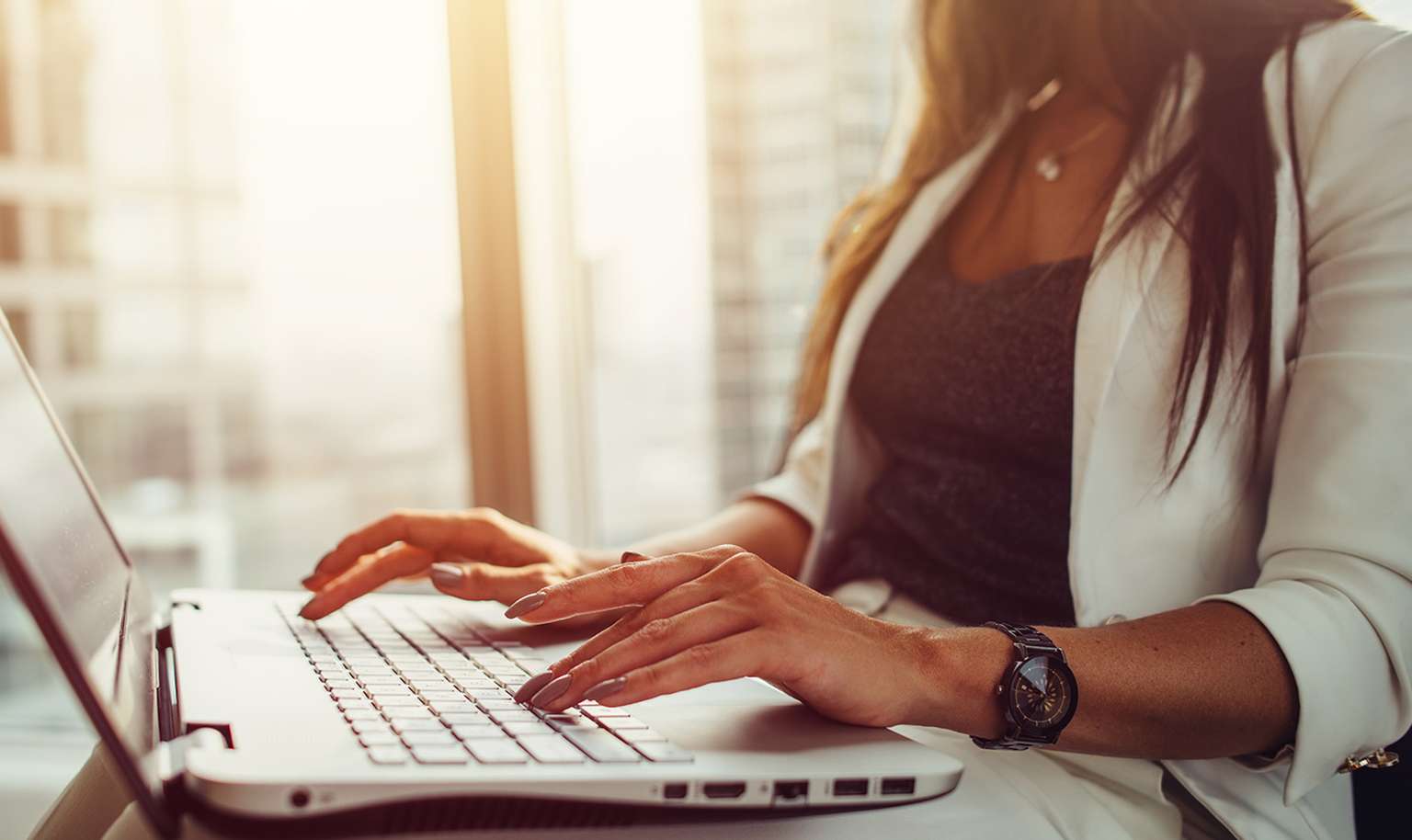 woman-laptop-side_1400x1050