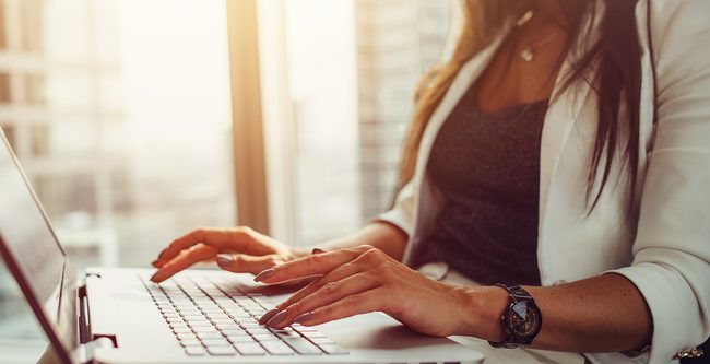 woman-laptop-side_1400x1050