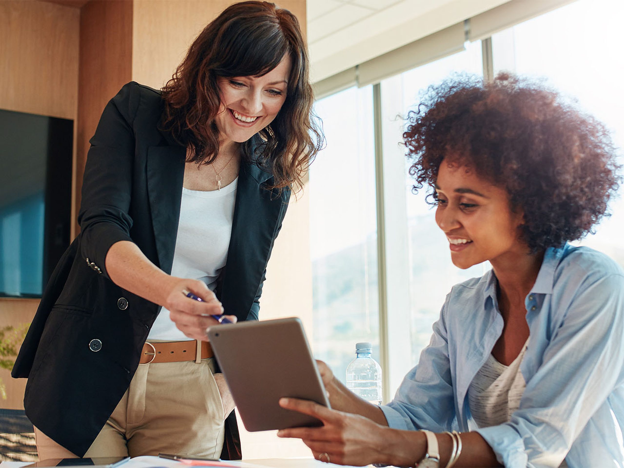 2 Women tablet-0001-1400x1050