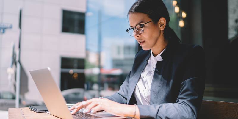 lawyer using cloud-based legal software