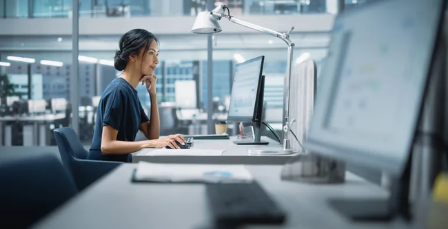 stock-woman-computer