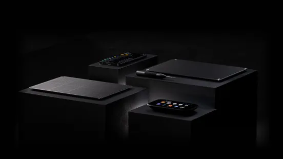 ngrave-products-zero-liquid-and-graphene-displayed-on-black-columns
