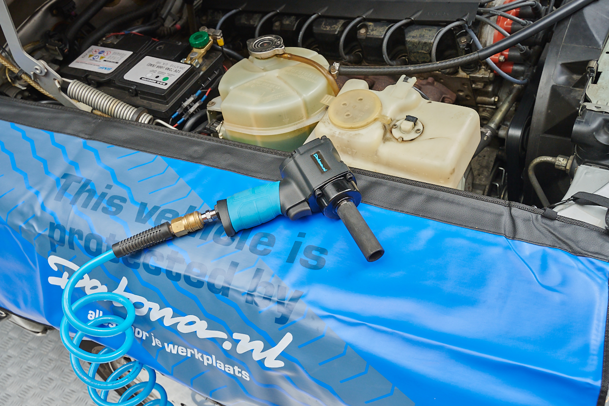 Bescherm je auto tijdens het sleutelen met de Datona beschermmat Banner