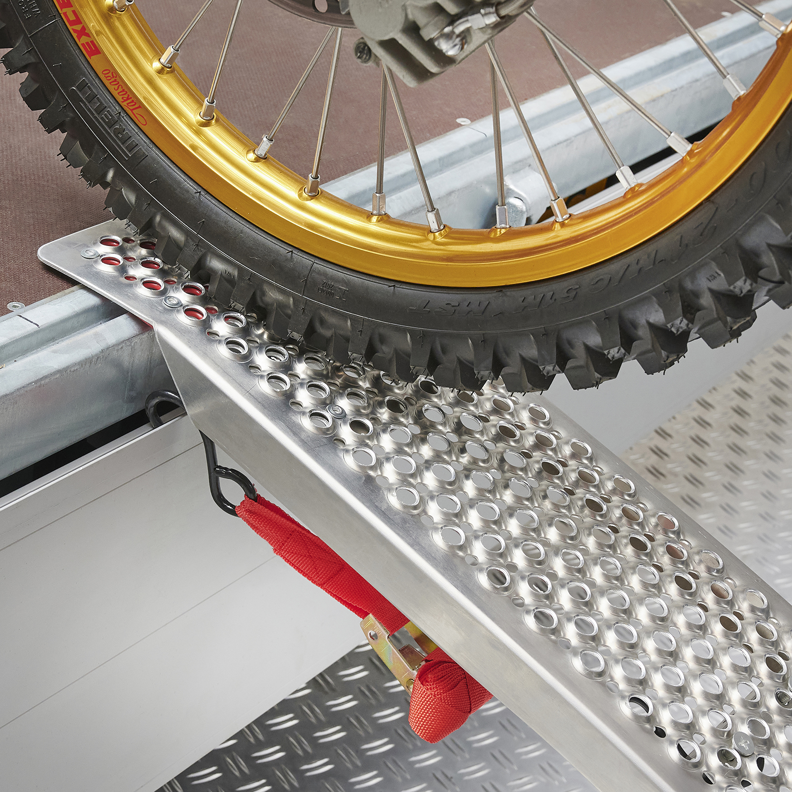 Rampes pour bennes et brouettes : travailler efficacement et en toute sécurité sur les chantiers Banner