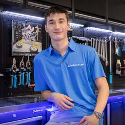 Tom (Medewerker klantenservice)