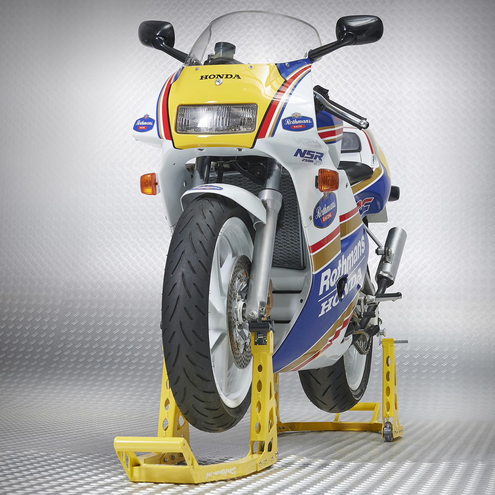 Des outils à la couleur de la marque de votre moto Banner