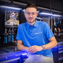 Bas  (Medewerker winkel)