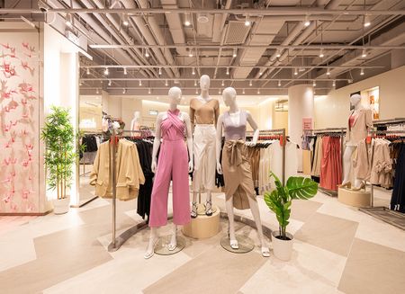 clp_hkstoreopening_launchphotos_store_hk_queensroad