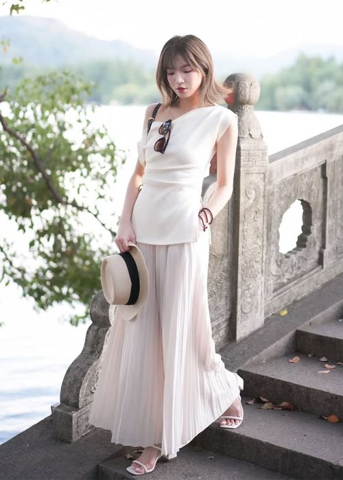 filters:no_upscale(),format(webp)