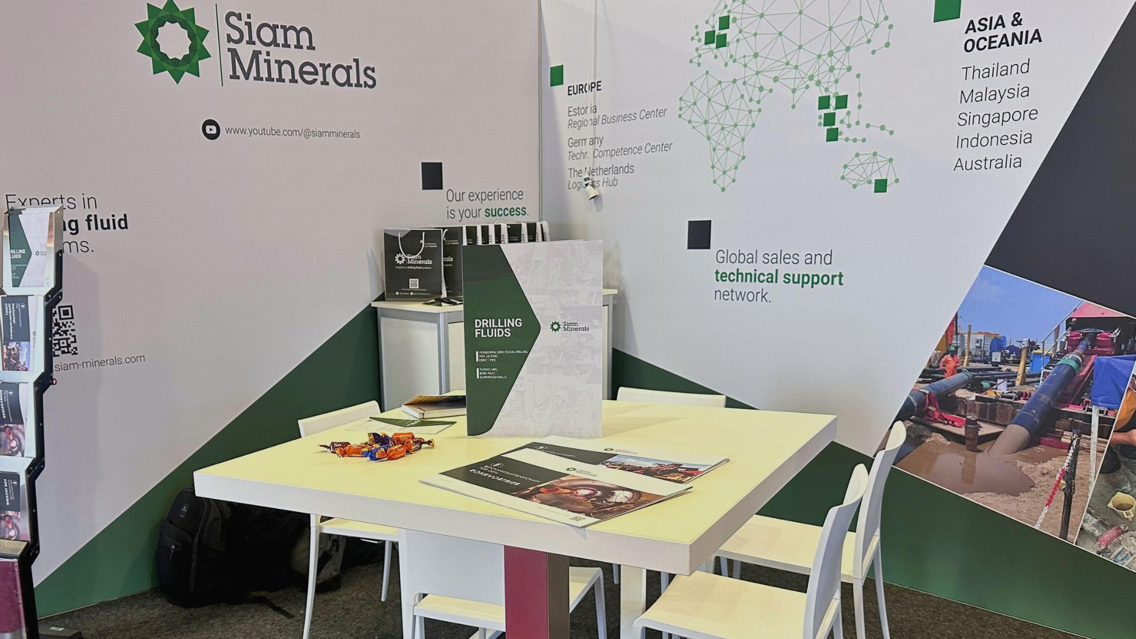 bg image //a.storyblok.com/f/127106/1920x1080/29e1dedac6/siam-bg-38-oldenburger.jpg