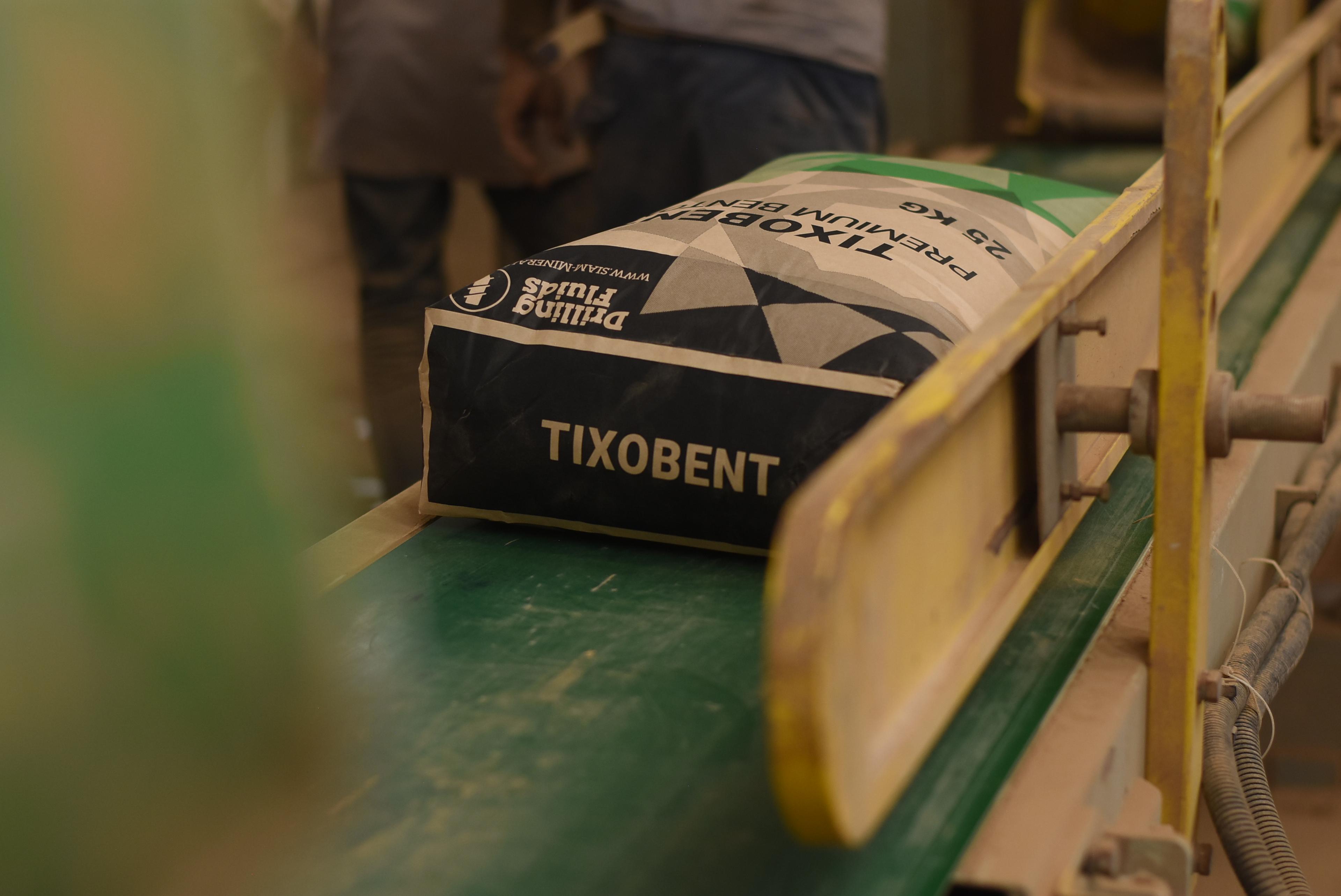 bg image //a.storyblok.com/f/127106/2992x2000/39a6c99a42/product-background.JPG