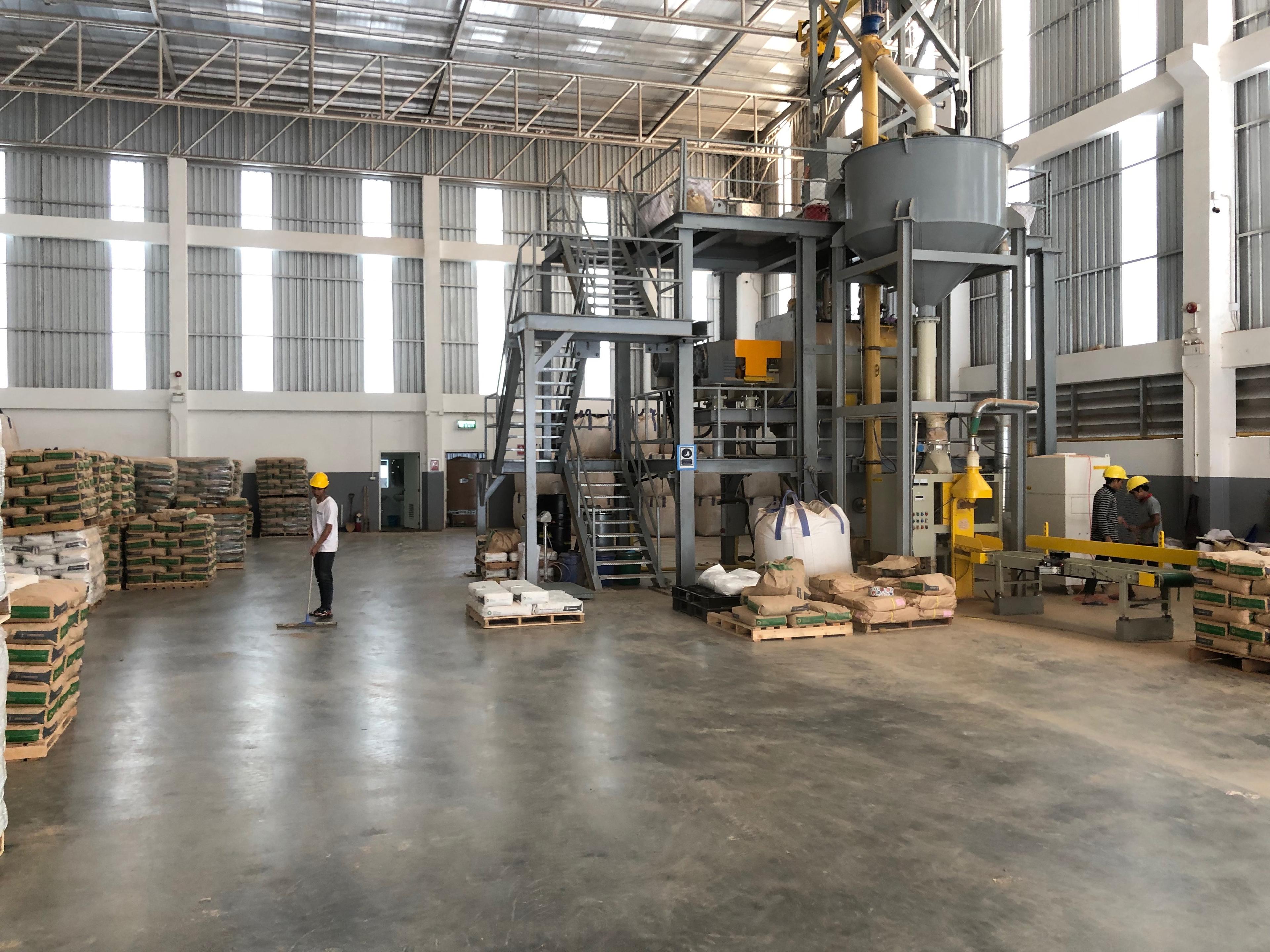 bg image //a.storyblok.com/f/127106/4032x3024/3d5aaf1932/siam-location-warehouse.JPG