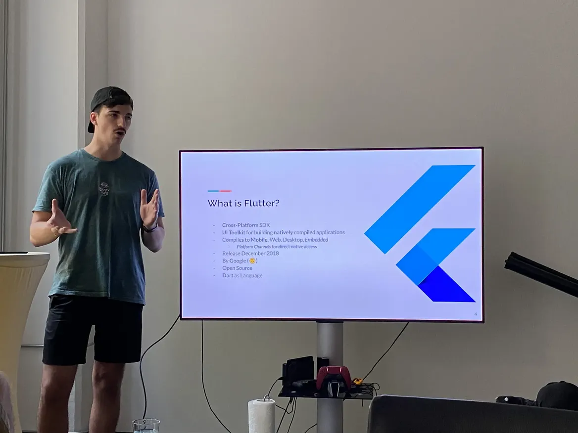 Simon talking about What is Flutter