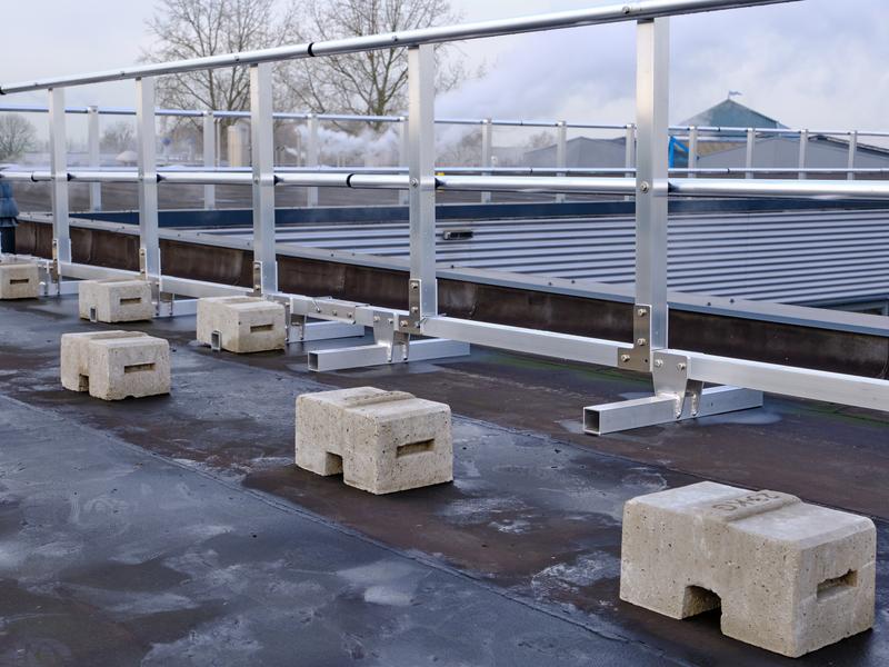 Borstwering - Verkoop van tijdelijke borstwering als dakrandbeveiliging op daken