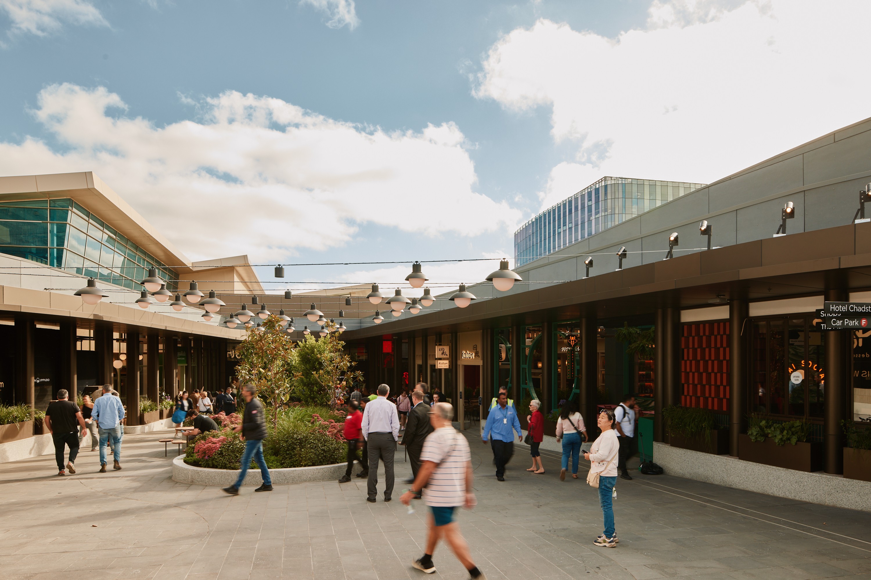 Dining Laneway do Market Pavilion em Chadstone, com restaurantes e circulação externa no novo precinct gastronômico.
