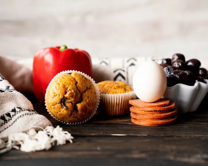 Herzhafte Muffins mit Ei / Sucuk und Gemüse / Galileo