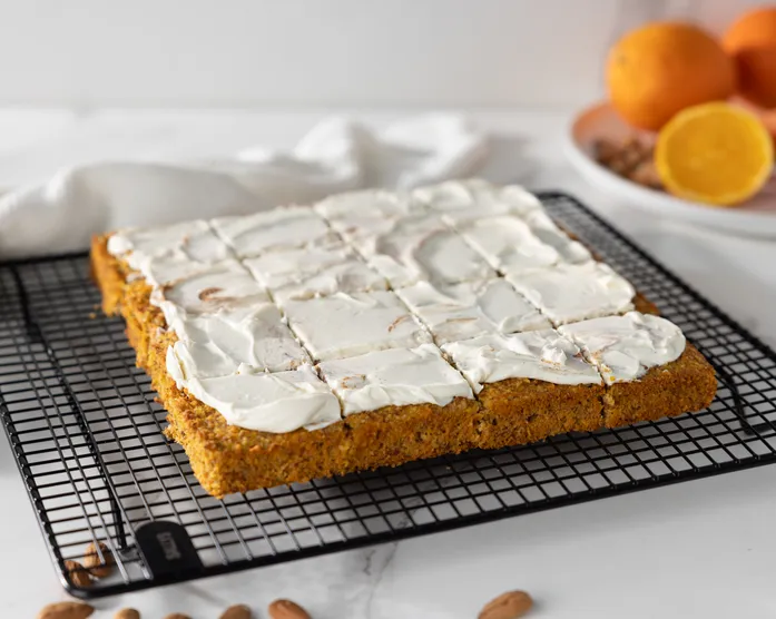 Karottenkuchen / glutenfreier Kuchen mit Frosting 