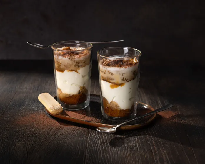 Kaffee-Blitzdessert / Glas-Tiramisu mit Lotuskeksen und Skyr
