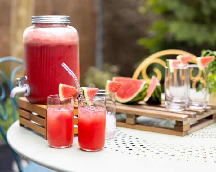 Wassermelonenlimonade / mit Melonen-Eiswürfeln