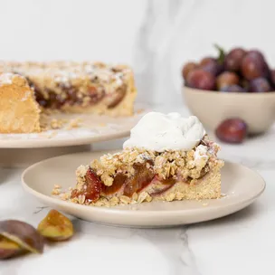 Zwetschgenkuchen mit knusprigen Haferflocken-Streuseln