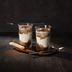 Kaffee-Blitzdessert / Glas-Tiramisu mit Lotuskeksen und Skyr