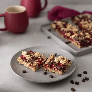 Berry Crumble Bars / Streuselkuchen mit Beeren-Füllung