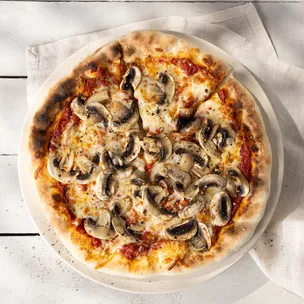 Pizza Funghi / Champignon Pizza mit Mozzarella