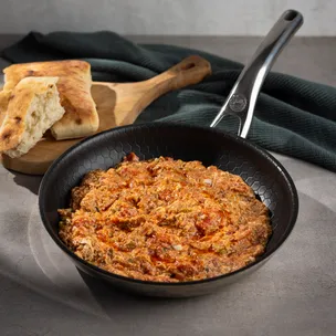Menemen / türkisches Rührei mit Tomaten und Paprika